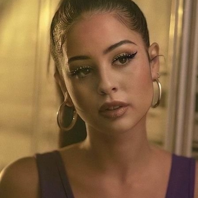 المكياج اللامع من مسلسل يوفوريا