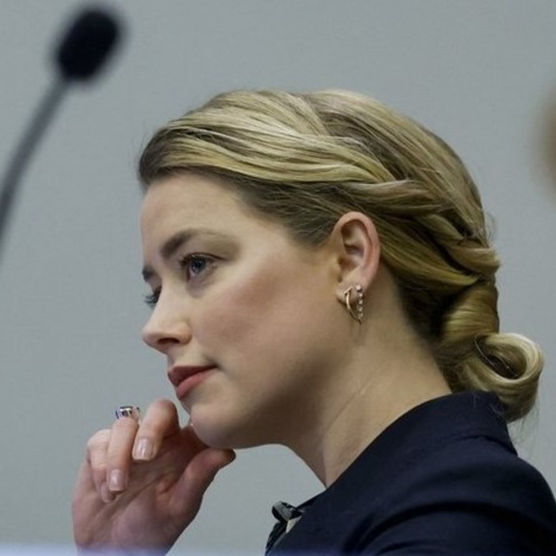 تسريحات أنيقة للشعر الملموم من وحي أحدث إطلالات آمبر هيرد Amber Heard 2022