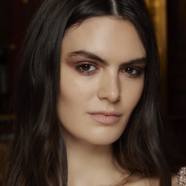 تطبيق مكياج نيود على طريقة عروض Murad