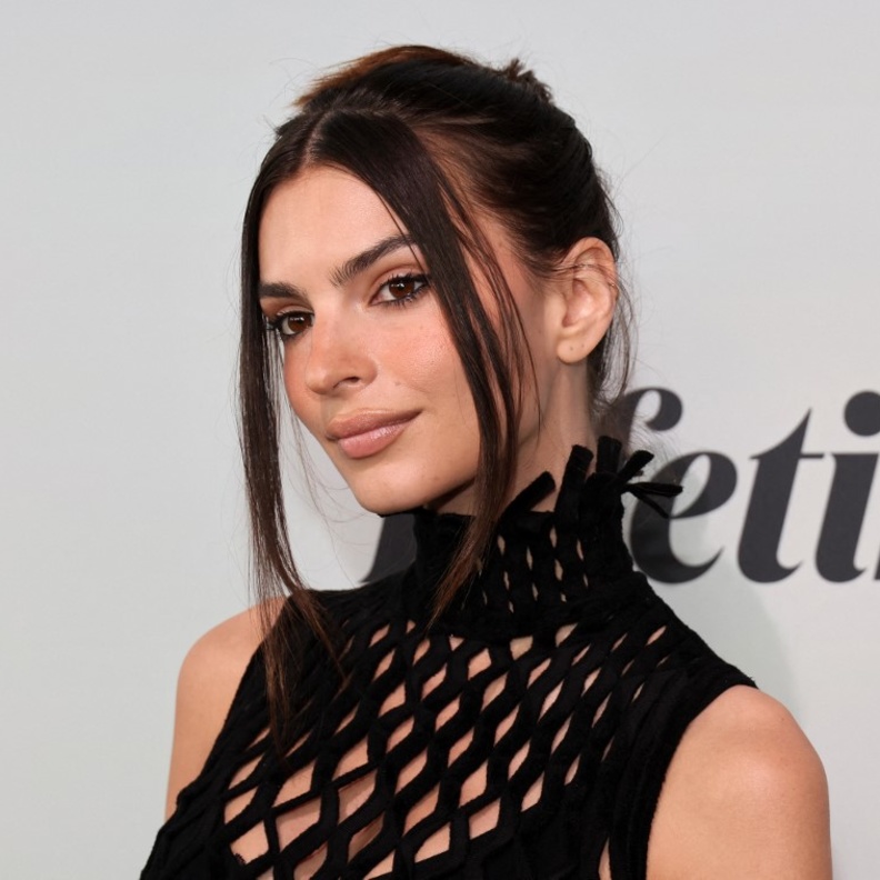 تكبير الشفاه على طريقة إيميلي راتاجكوسكي Emily Ratajkowsk