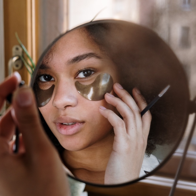 حلول طبيعية للتخلص من الهالات الداكنة