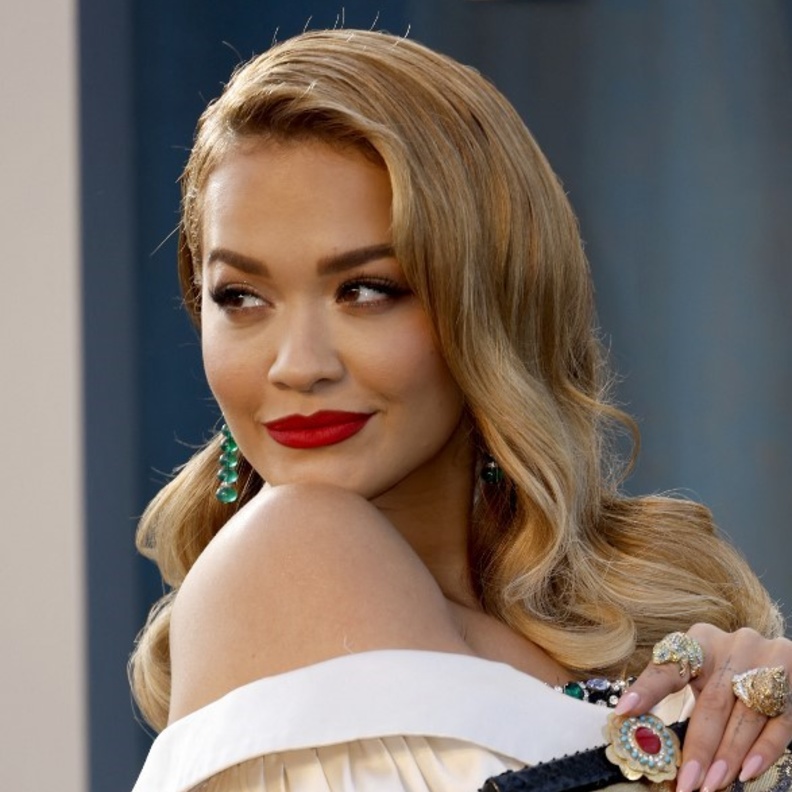 حيل جمالية بالمكياج  مع ريتا اورا Rita Ora تجعلك تبدين أصغر سنًا