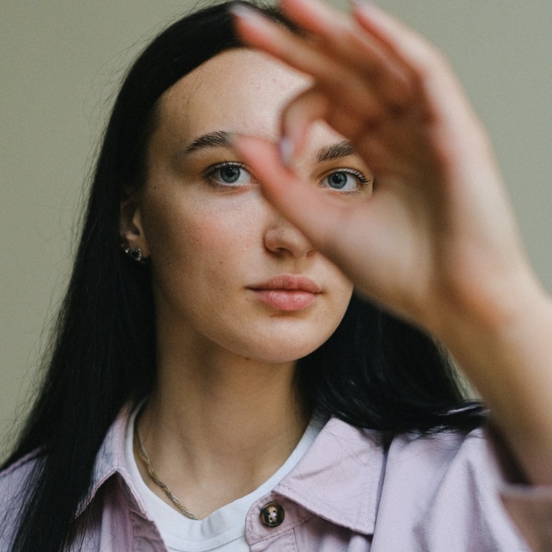 خطوات عملية تجميل العيون بدون جراحة ونتائجها