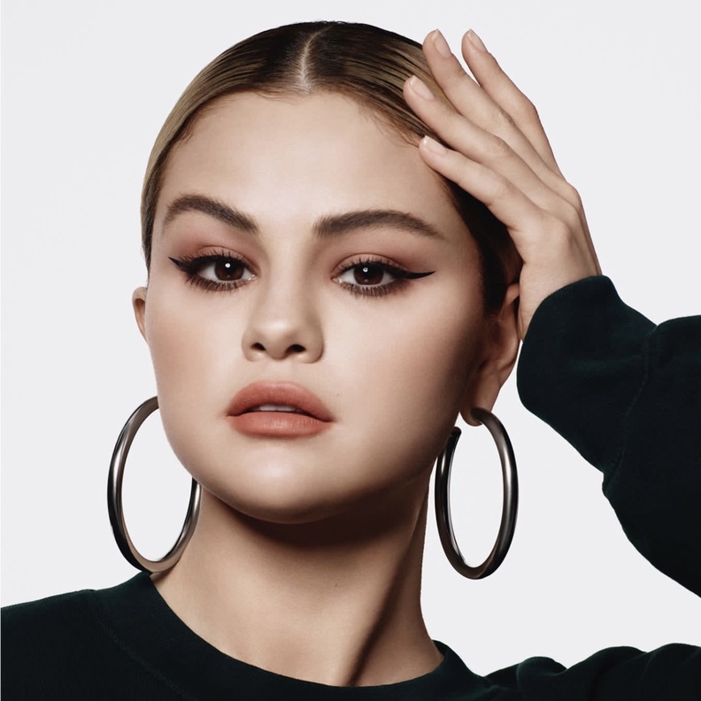 كونتورينغ حول العين على طريقة مكياج سيلينا غوميز بالخطوات - الصورة من حسابها على انستغرام