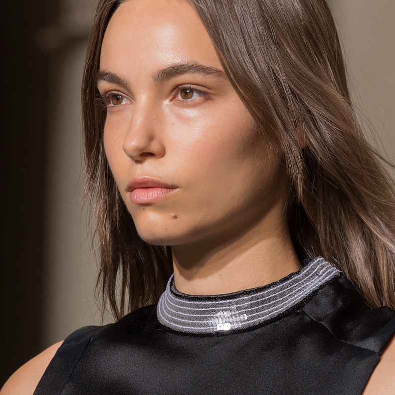 3 ماسكات طبيعية لبشرة الصبايا لإطلالة مشرقة قبل يوم من التخرج