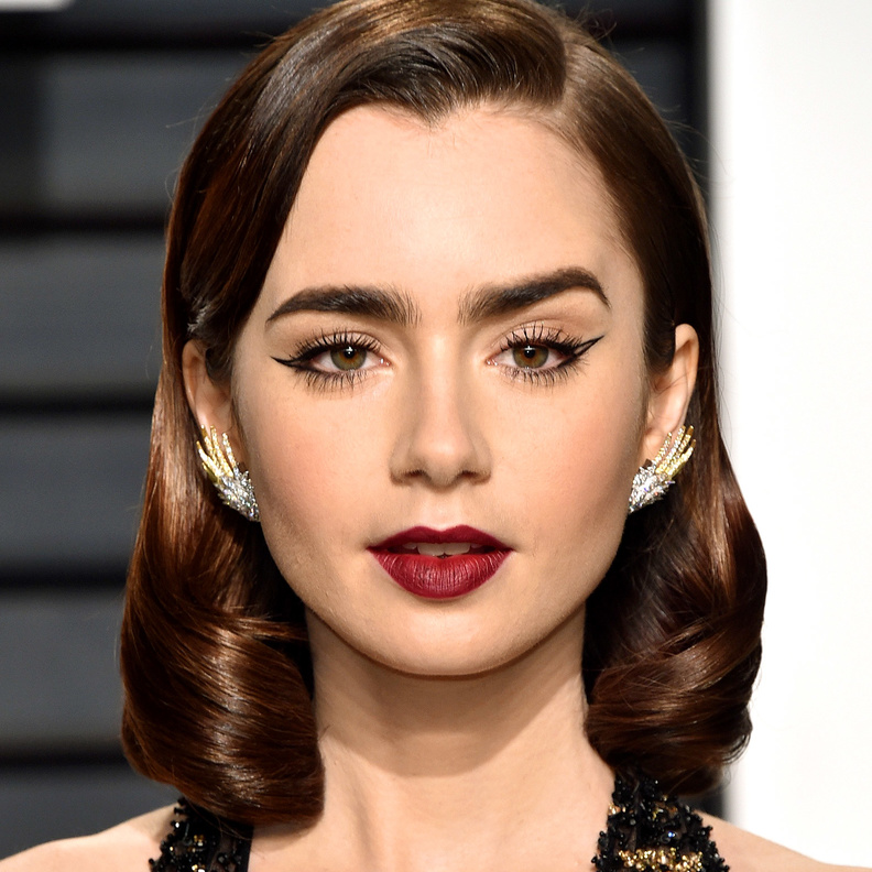 مكياج عيون القطة الهندسية من وحي Lily Collins