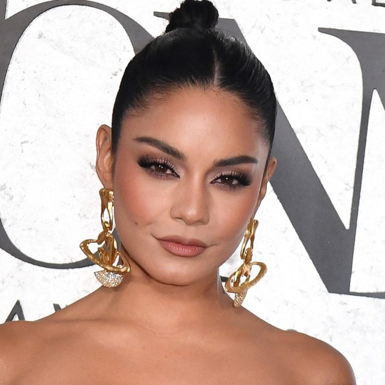 إطلالات جمالية جذابة للنجمات في حفل  Tony Awardsلعام 2022..استوحي منهن