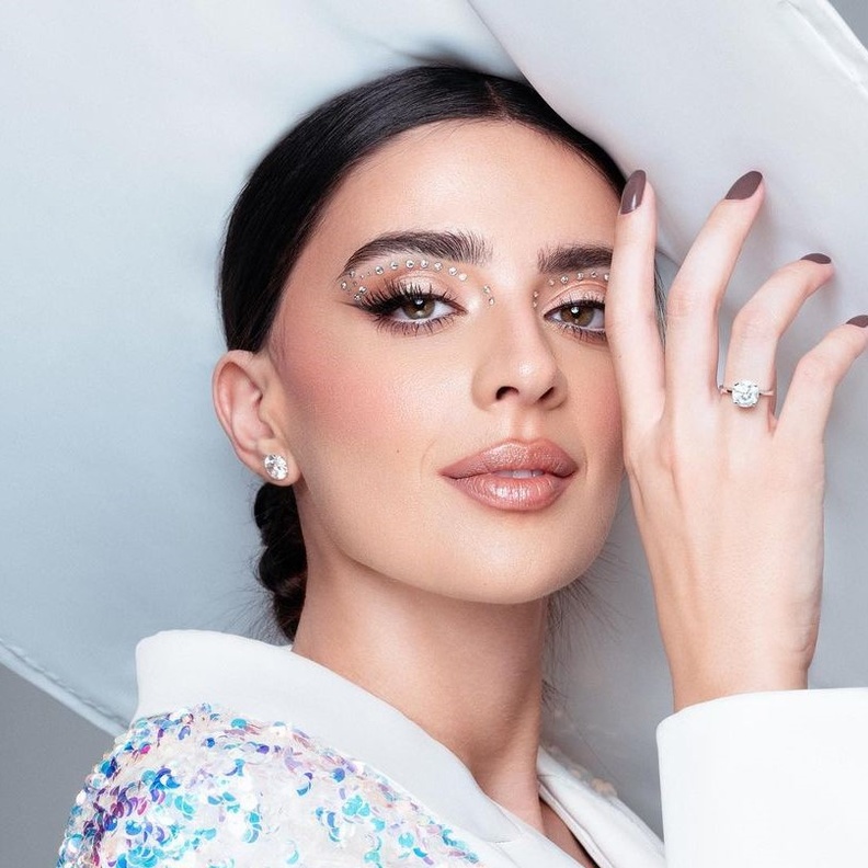 أجمل إطلالات مكياج بيرلا حلو بمناسبة زواجها وخطوات تطبيقه