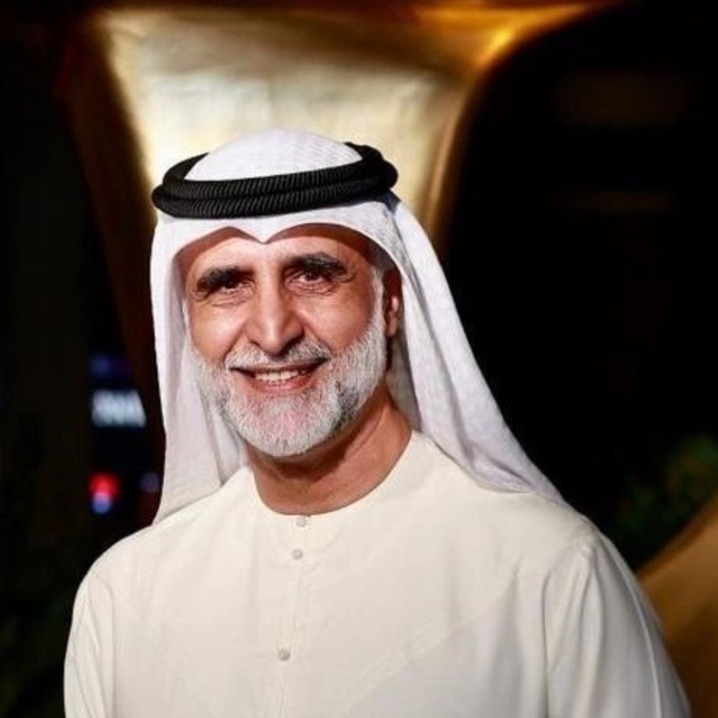 حبيب غلوم يحتفل بالفيديو بتخرج ابنته من كلية الطب