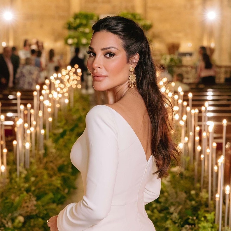 قصات وتسريحات للشعر الطويل استوحيها من نادين نجيم