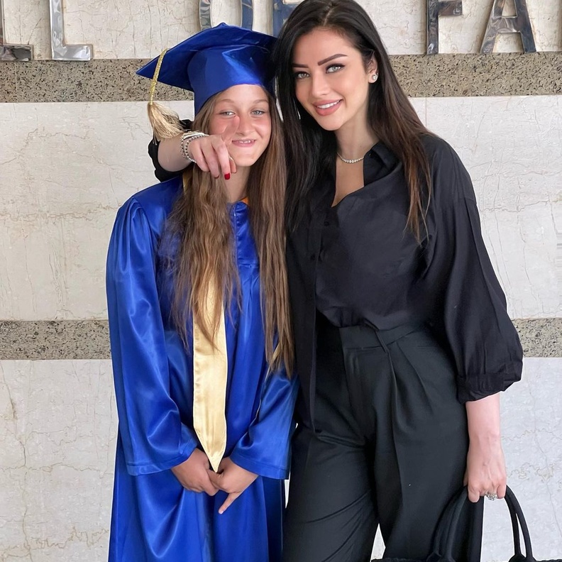 . رضوى الشربيني تحتفل بأول شهادة مدرسية لابنتها الكبرى