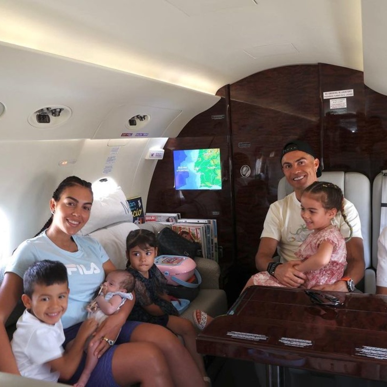 أسرة جورجينا رودريغيز وكريستيانو رونالدو