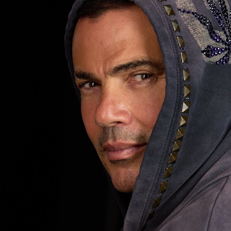 النجم عمرو دياب