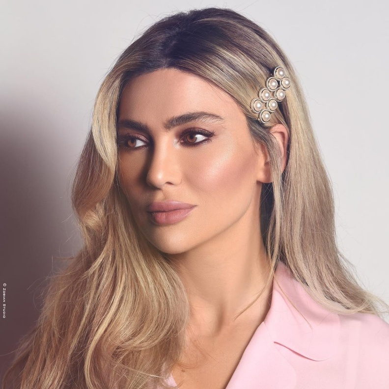 إطلالات جمالية لافتة اتبعيها بالخطوات من وحي أحدث ظهور للنجمات العرب