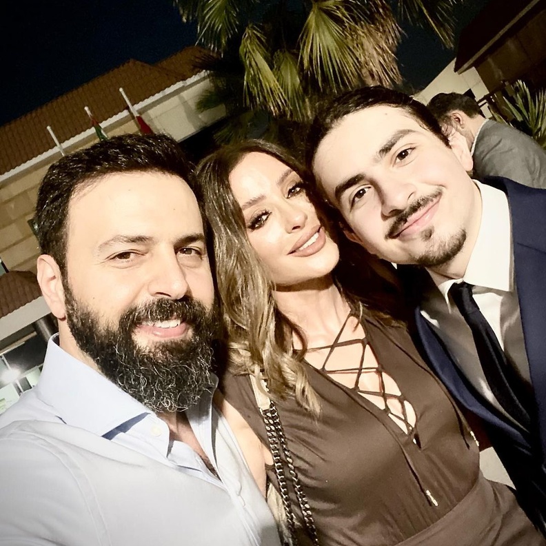 وفاء الكيلاني وتيم حسن وابنه