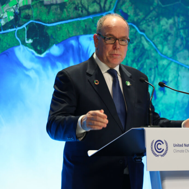 الأمير ألبرت يصدر أول كتاب له دعما للمحيطات