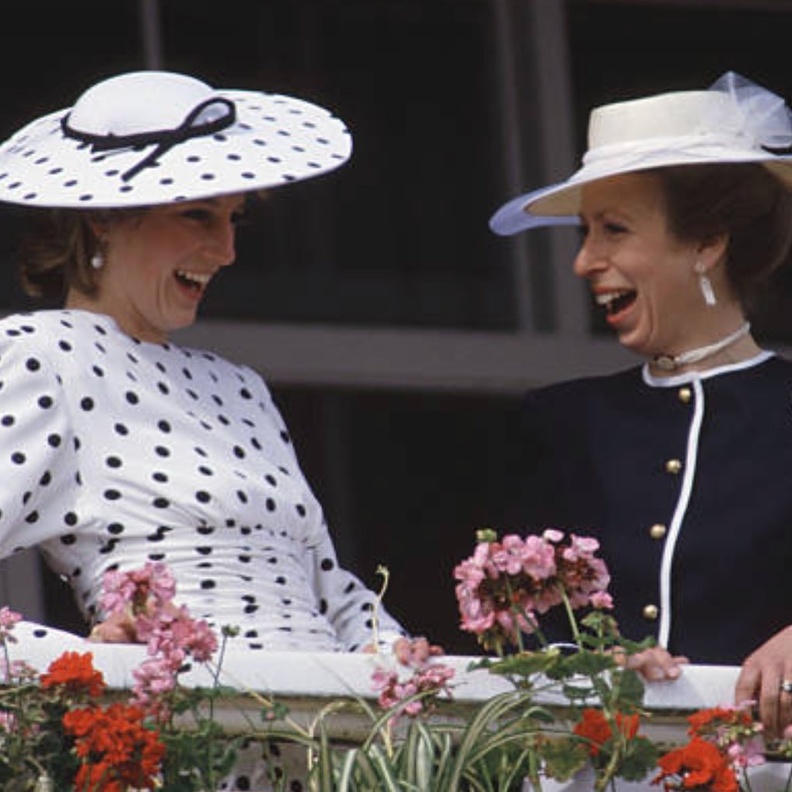 إطلالة كيت ميدلتون 2022 وطلة الأميرة ديانا 1986