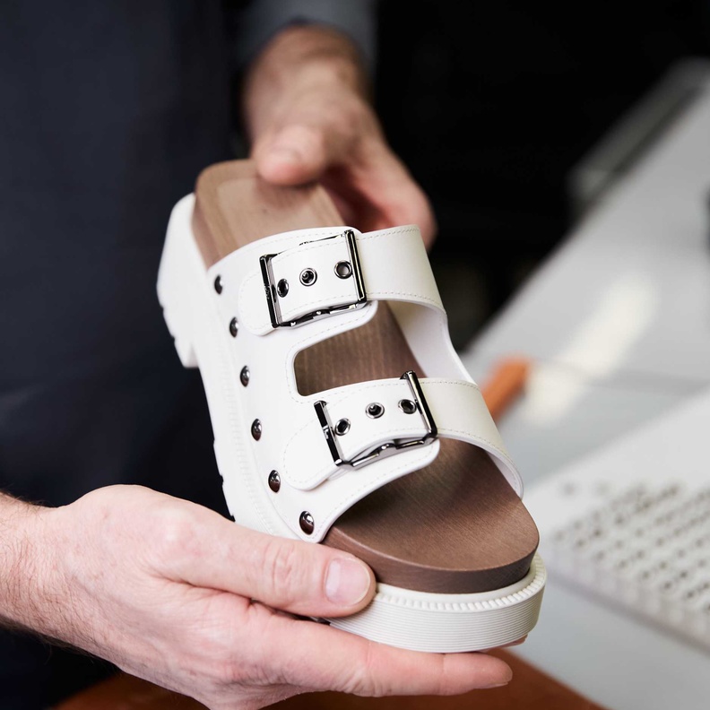 Dior تقدّم المهارة في تصميم قبقاب Diorquake