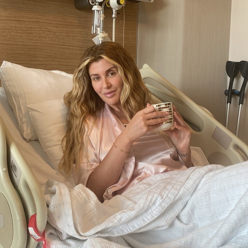 تفاصيل رحلة علاج ريتا حرب بعد خضوعها لعملية زراعة العظام