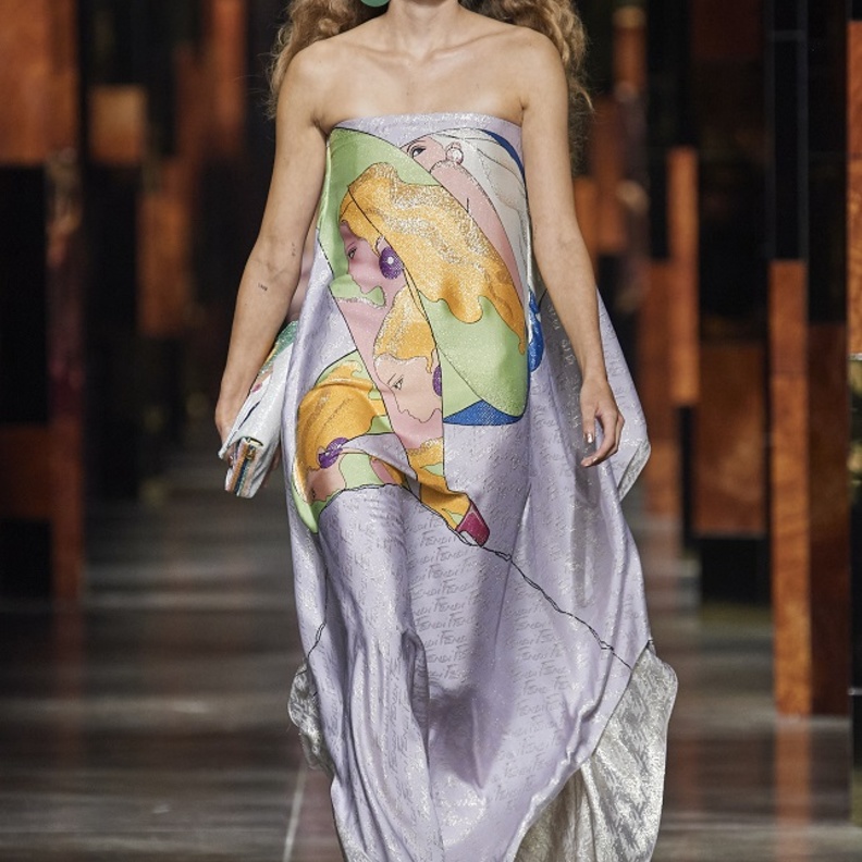 تنسيق إطلالات بألوان زاهية صيحة لافتة لهذا الصيف بأسلوب Fendi