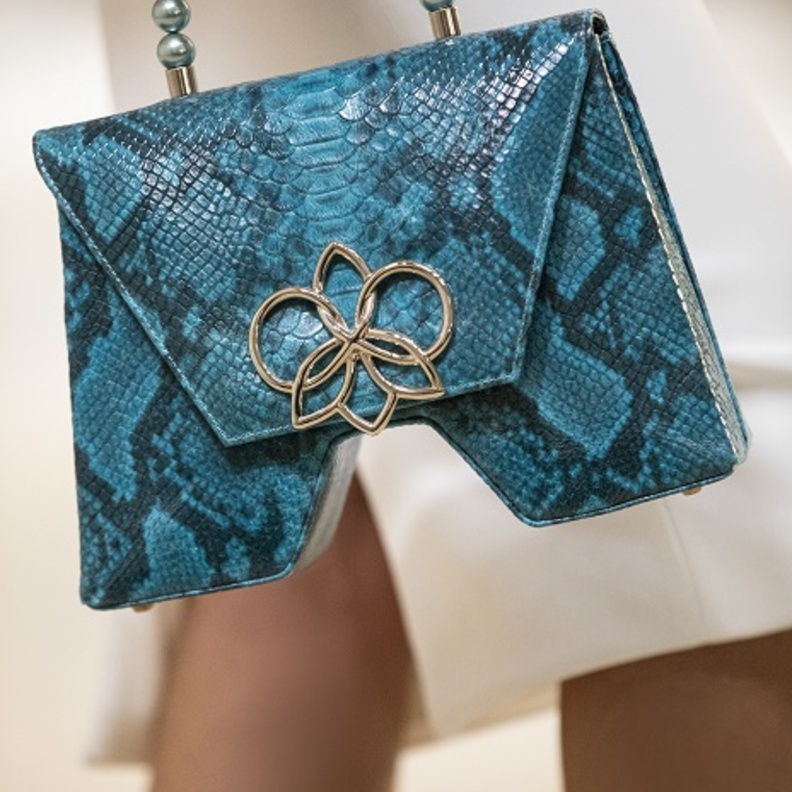 موديلات حقائب للصيف أنيقة ولافتة من George Hobeika