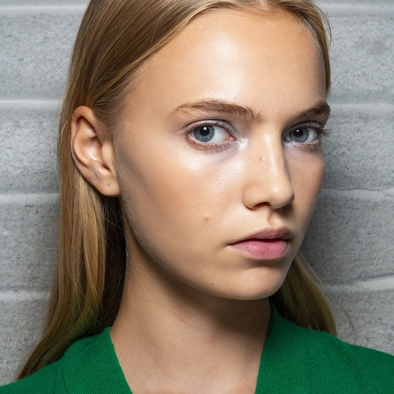 الهايلايتر الذهبي الفاتح