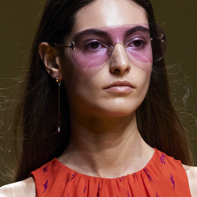 اجمل موديلات نظارات شمسية بألوان الباستيل 2022 تناسب ساعات النهار