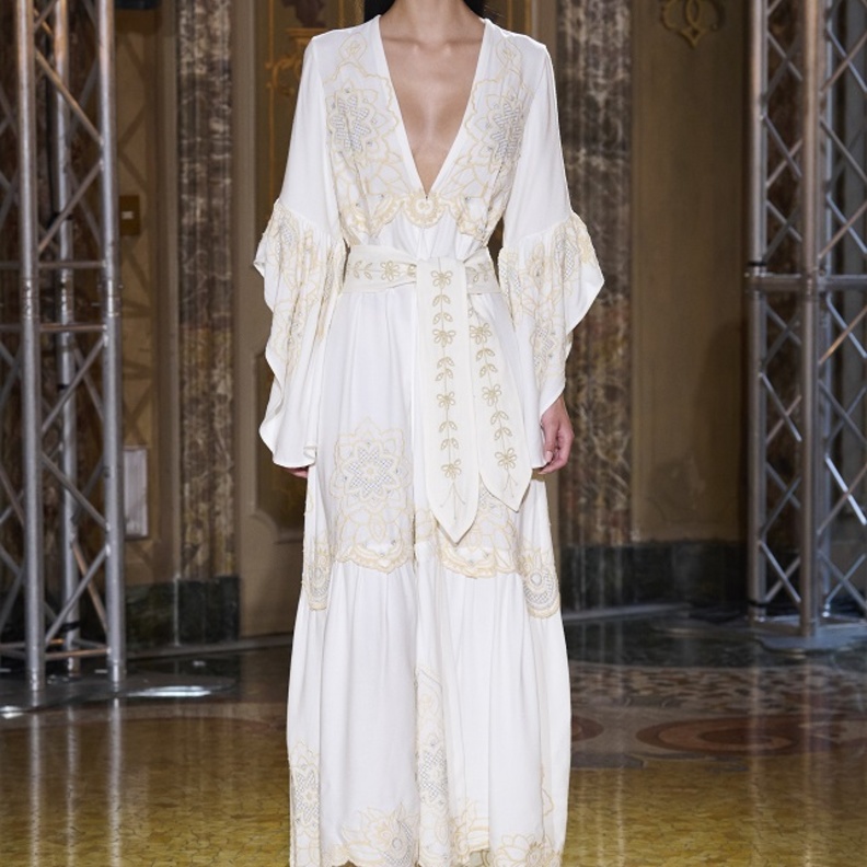 تنسيق إطلالات باللّون off white لإطلالة لافتة لصيف 2022 بأسلوب Nay Sunset