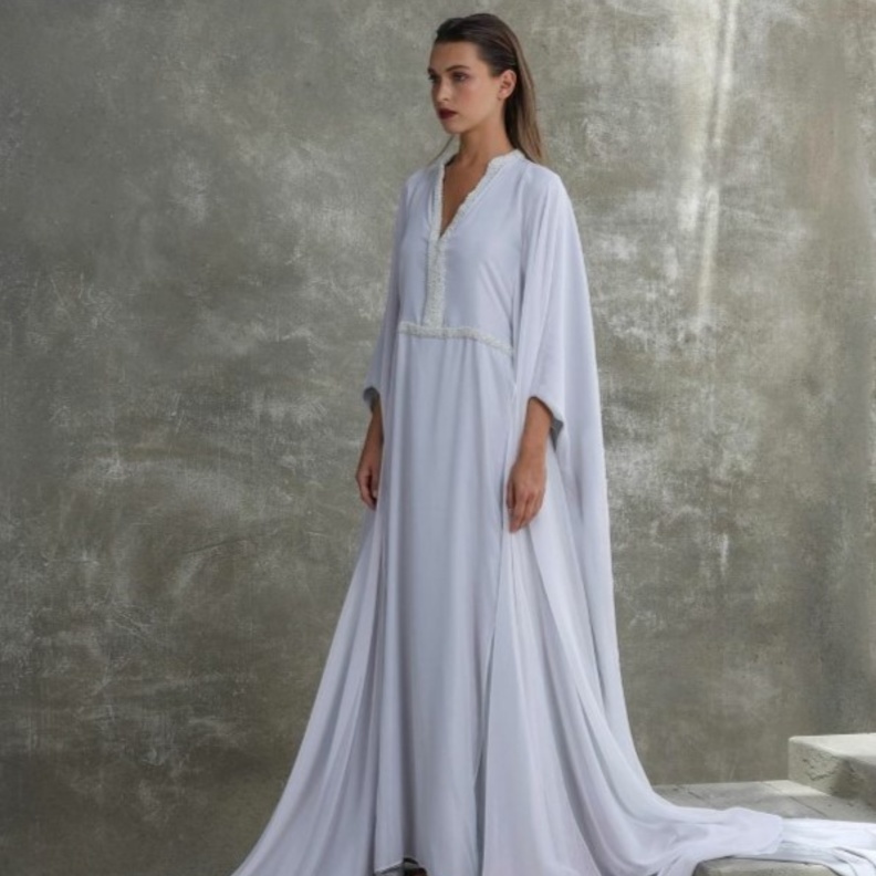 أرقى الأزياء وأحدث التصاميم تحت سقف أكبر قبة بالعالم في معرض "بساط الريح"