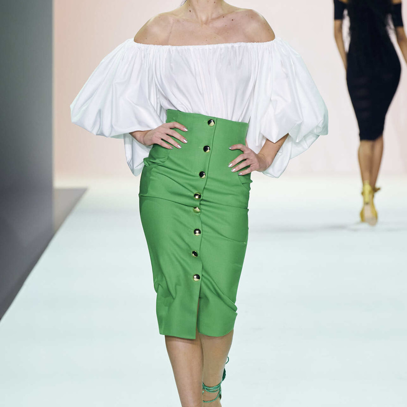 أجمل صيحات تنانير بقصة الخصر العالي لإطلالة يومية في صيف 2022