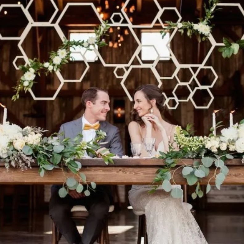 أفكار رائعة لحفل زفاف بثيم العسل