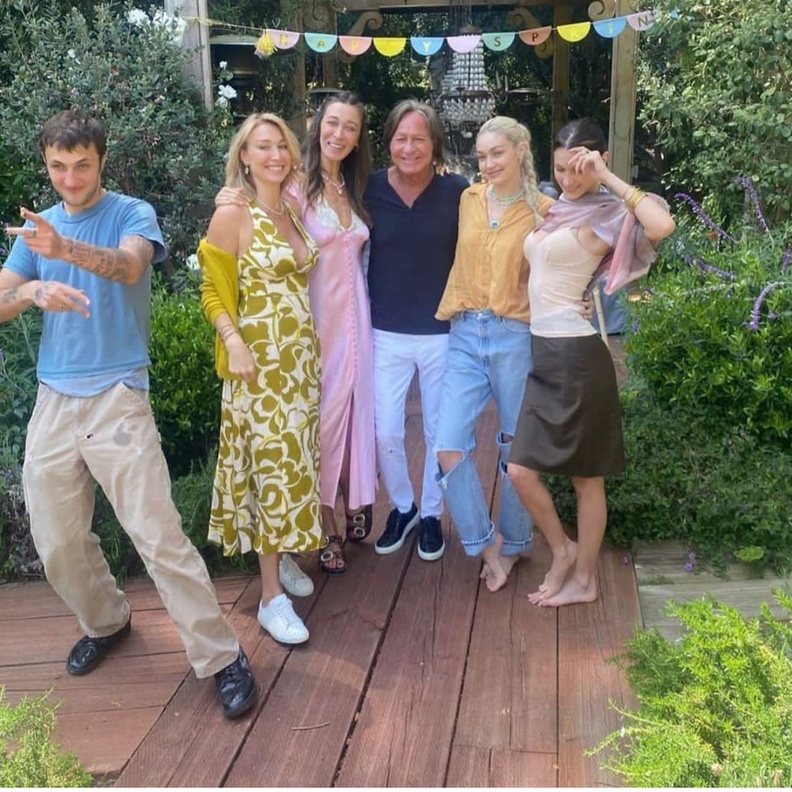 محمد حديد وأبنائه الخمسة