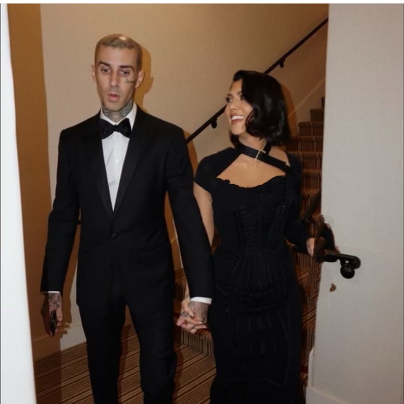 كورتني كارداشيان وترافيس باركر