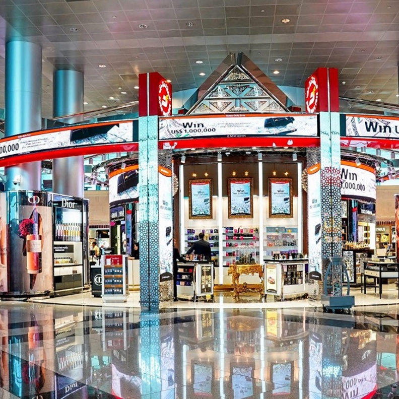 ما هي السوق الحرة في المطار وأفضل المنتجات التي يمكن شراؤها؟