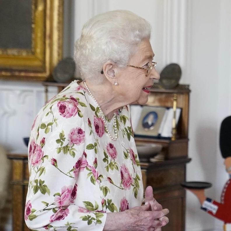 ملكة بريطانيا تظهر بتصفيفة شعر جديدة في أحدث ظهور لها