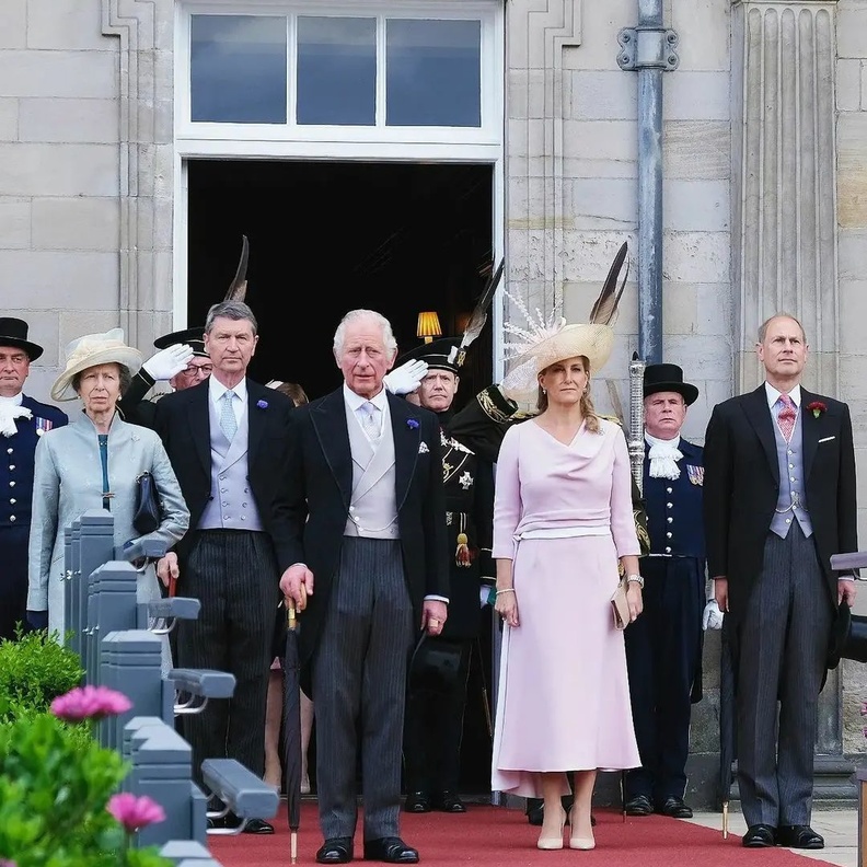 الأمير تشارلز يستضيف حفل حديقة في اسكتلندا بالنيابة عن الملكة