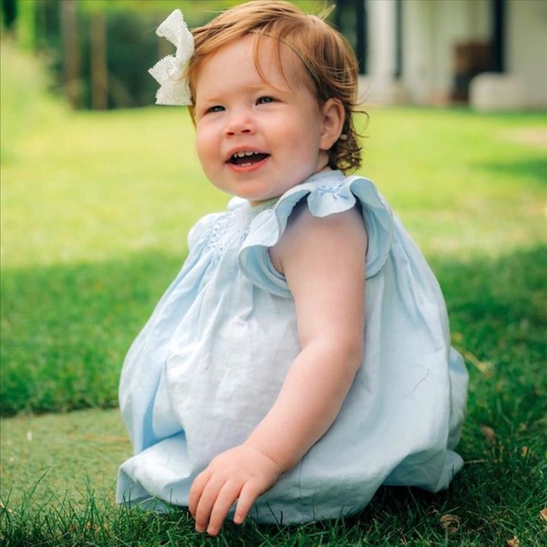 صورة جديدة لليليبيت ديانا بمناسبة عيد ميلادها الأول