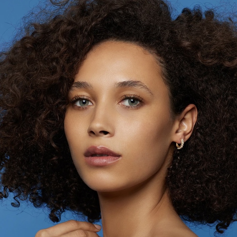 مجوهرات اللؤلؤ الملونة لإطلالات مسائية فخمة 