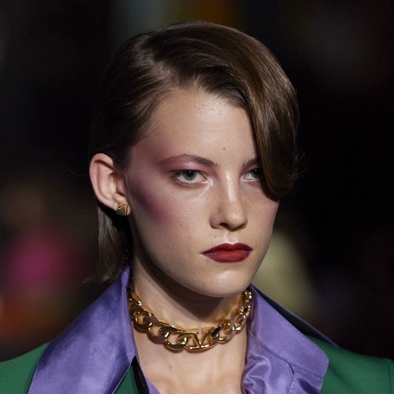 الوان احمر شفاه مخملية ومات لصيف 2022 من دار Valentino