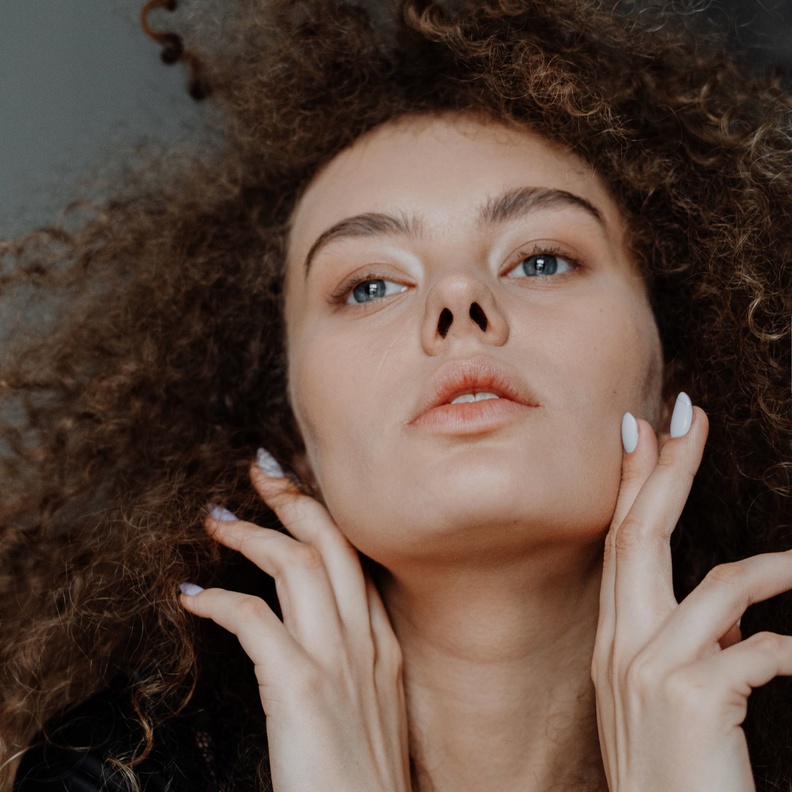 ما هي مميزات حقن سكلبترا للحصول على بشرة نضرة وناعمة