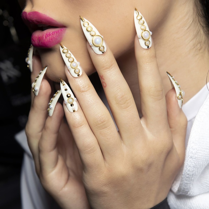 طريقة برد الاظافر بشكل مروس لإطلالة عصرية وجذابة