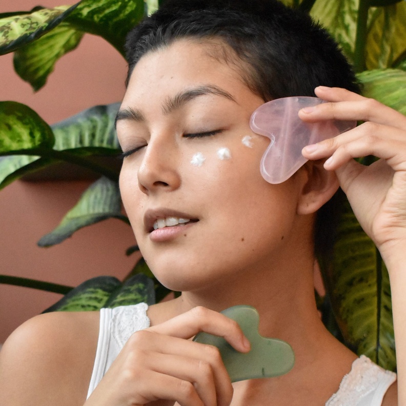 تعرفي إلى فوائد وطريقة تدليك الوجه بالزيوت قبل عيد الأضحى