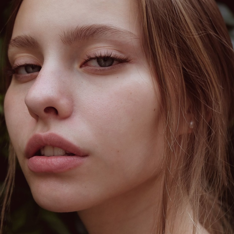 3 وسائل طبيعية مجربة لتنظيف البشرة المختلطة والعادية