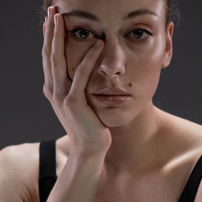 ما هي فوائد الصابونة السوداء للبشرة الدهنية وكيف يمكن استخدامها؟