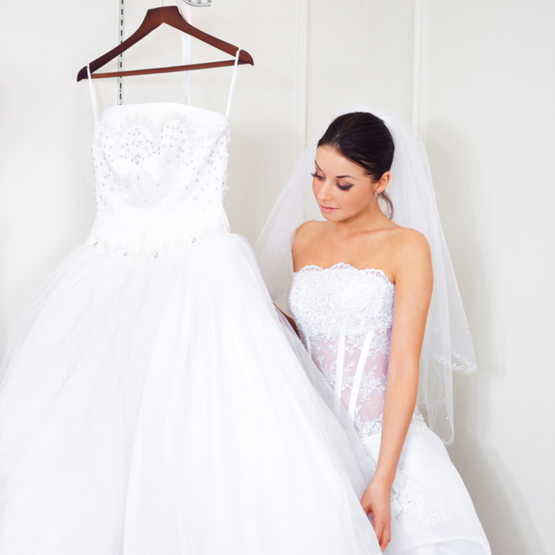 إليك الجدول الزمني لشراء وجلسات قياس فستان زفافك