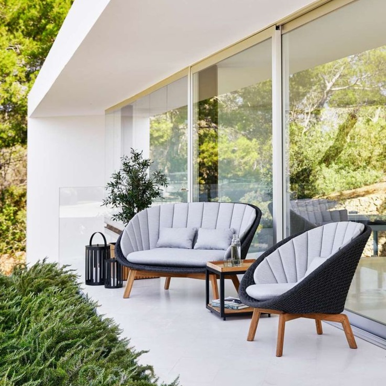 أثاث مريح عصري للجلسات الخارجية