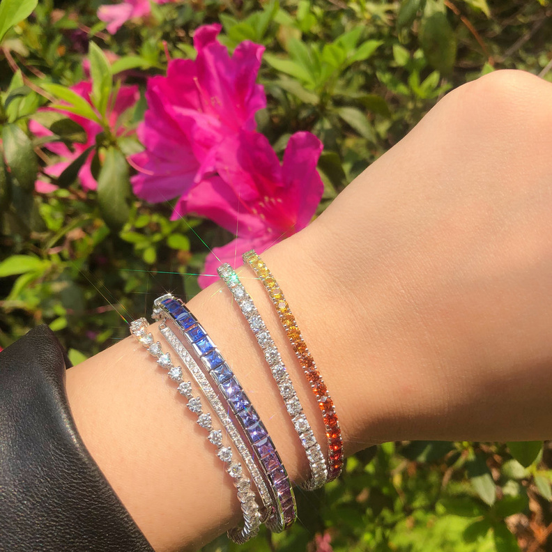 أساور التنس العصرية بالأحجار الكريمة الملونة لموسم الصيف