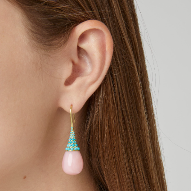 أقراط من الأوبال الوردي من  آيرين نيوويرث Irene Neuwirth