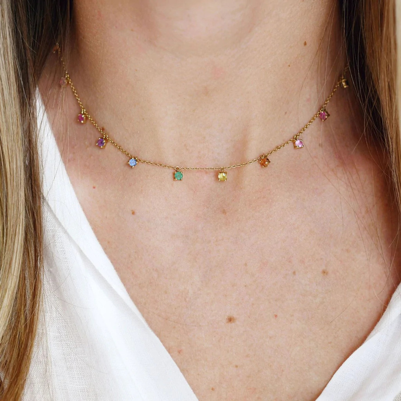 أهم ما يجب معرفته حول قلادات Station Necklaces