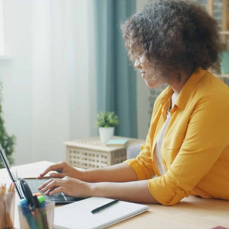 علامات تظهر احترافية المرأة في العمل